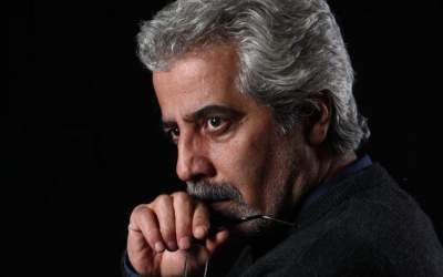 احمدرضا درویش جایزه‌هایش را به مجری شبکه خبر اهدا کرد