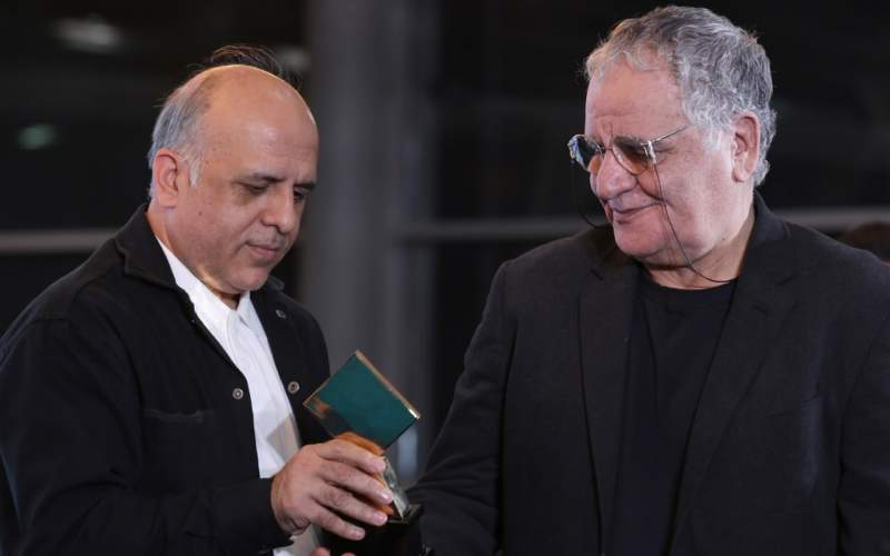 پرچمدار روایت دغدغههای اجتماعی دختران جوان پرچمدار روایت دغدغههای اجتماعی دختران جوان