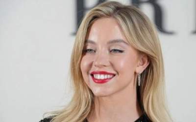 اقدام تبلیغاتی بدون مجوز یک بازیگر معروف روی تابلوی مشهور شهر