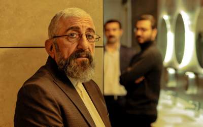 رضا کیانیان در «جهان مبهم هاتف»